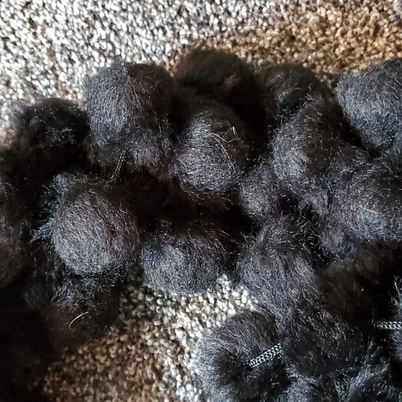 Marcus Adler Infinity Scarf - Picture 3 of 4